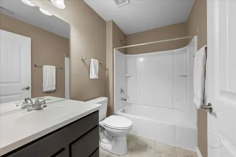 2850 Stoney Creek Drive Elgin IL 60124