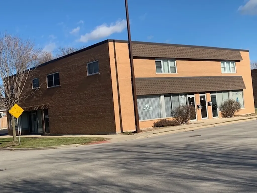 11 North Chase Avenue Lombard IL 60148