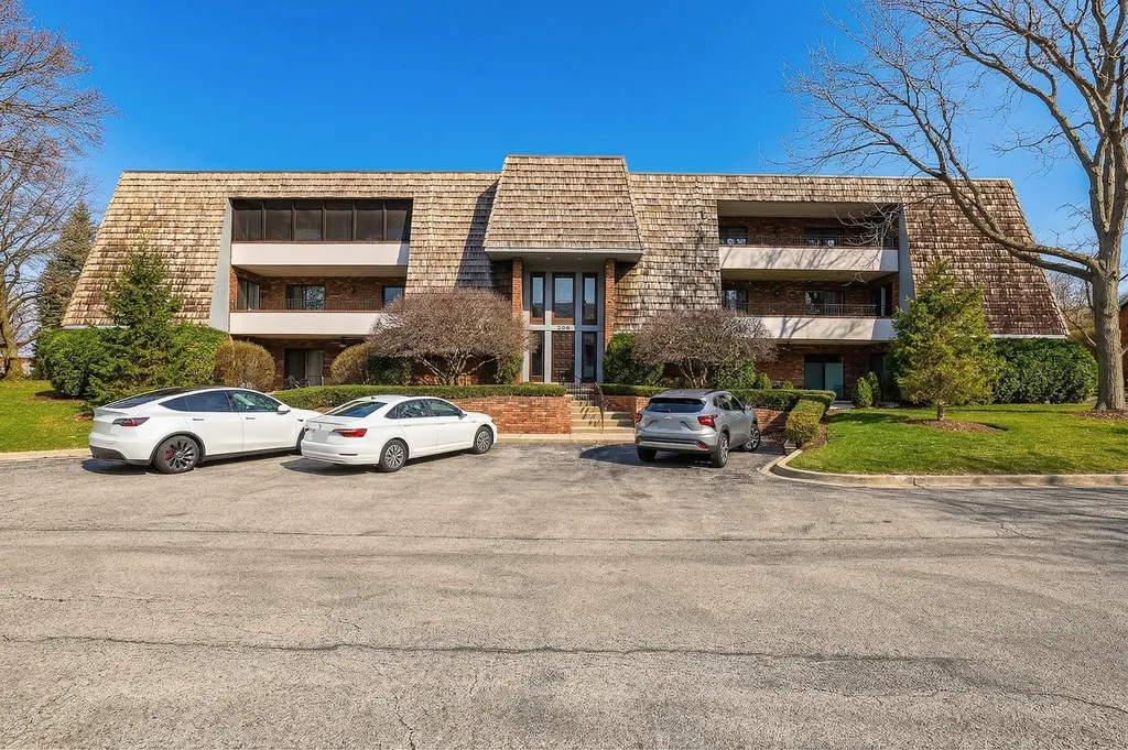 200 Red Top Drive Libertyville IL 60048