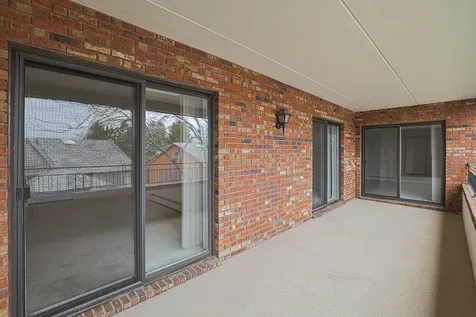 200 Red Top Drive Libertyville IL 60048