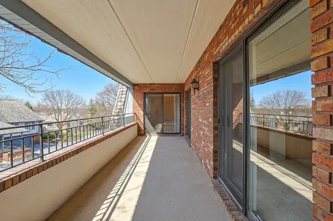 200 Red Top Drive Libertyville IL 60048