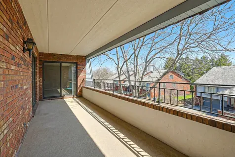 200 Red Top Drive Libertyville IL 60048