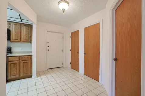 200 Red Top Drive Libertyville IL 60048