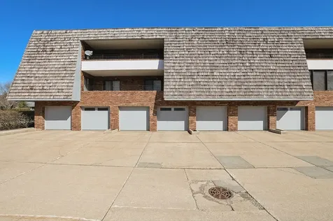 200 Red Top Drive Libertyville IL 60048