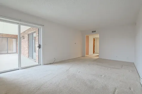 200 Red Top Drive Libertyville IL 60048