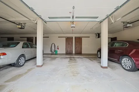 200 Red Top Drive Libertyville IL 60048