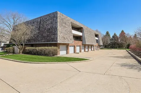 200 Red Top Drive Libertyville IL 60048