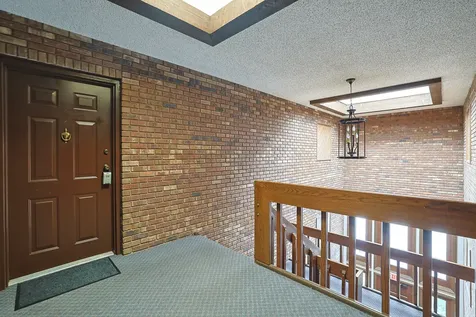 200 Red Top Drive Libertyville IL 60048