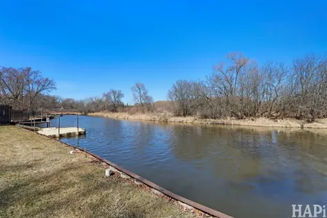1319 Nippersink Drive Spring Grove IL 60081
