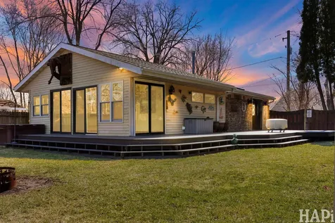 1319 Nippersink Drive Spring Grove IL 60081