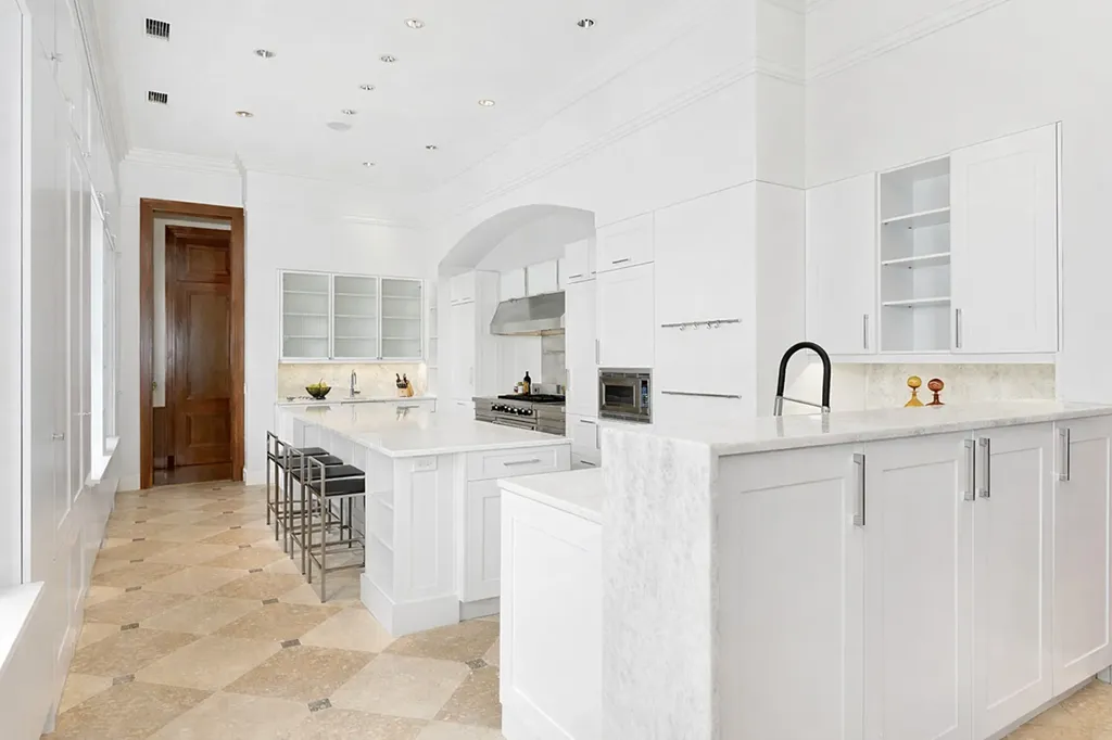189 East Lake Shore Drive Chicago IL 60611