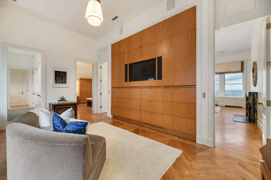 189 East Lake Shore Drive Chicago IL 60611