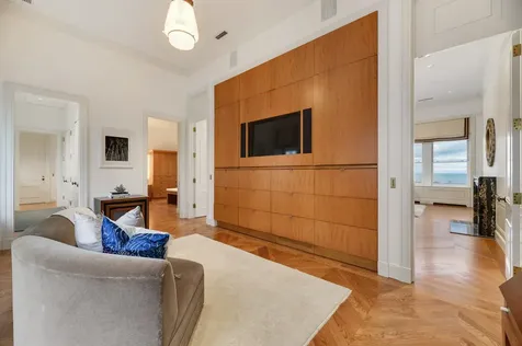 189 East Lake Shore Drive Chicago IL 60611