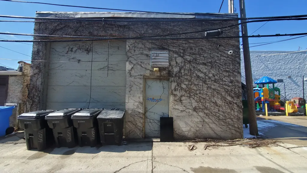4251 North Western Avenue Chicago IL 60618