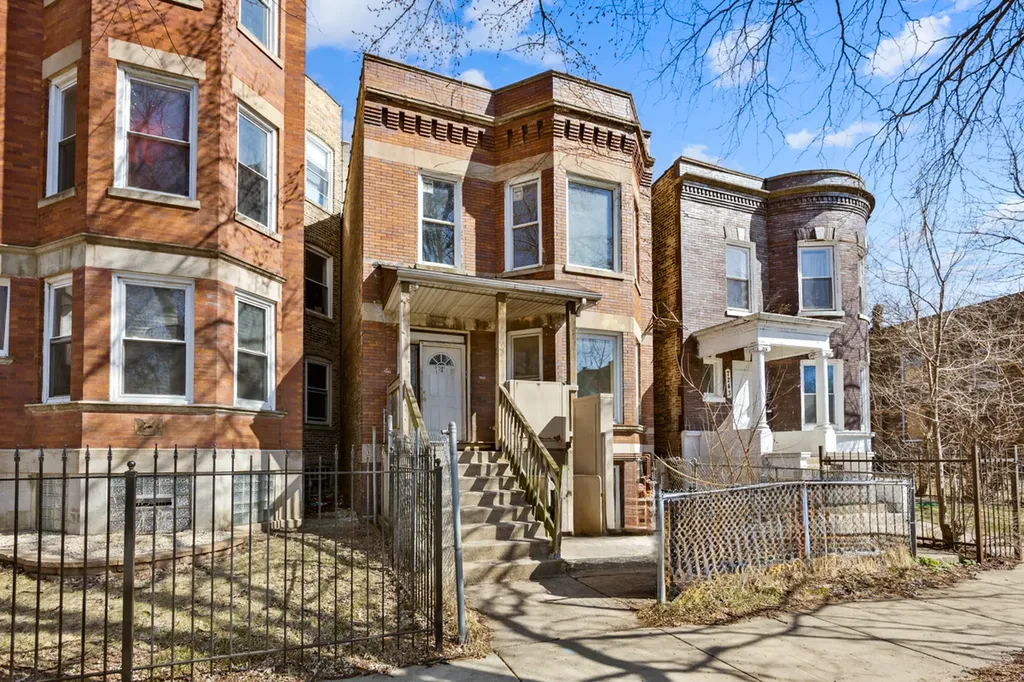 7241 South Yale Avenue Chicago IL 60621