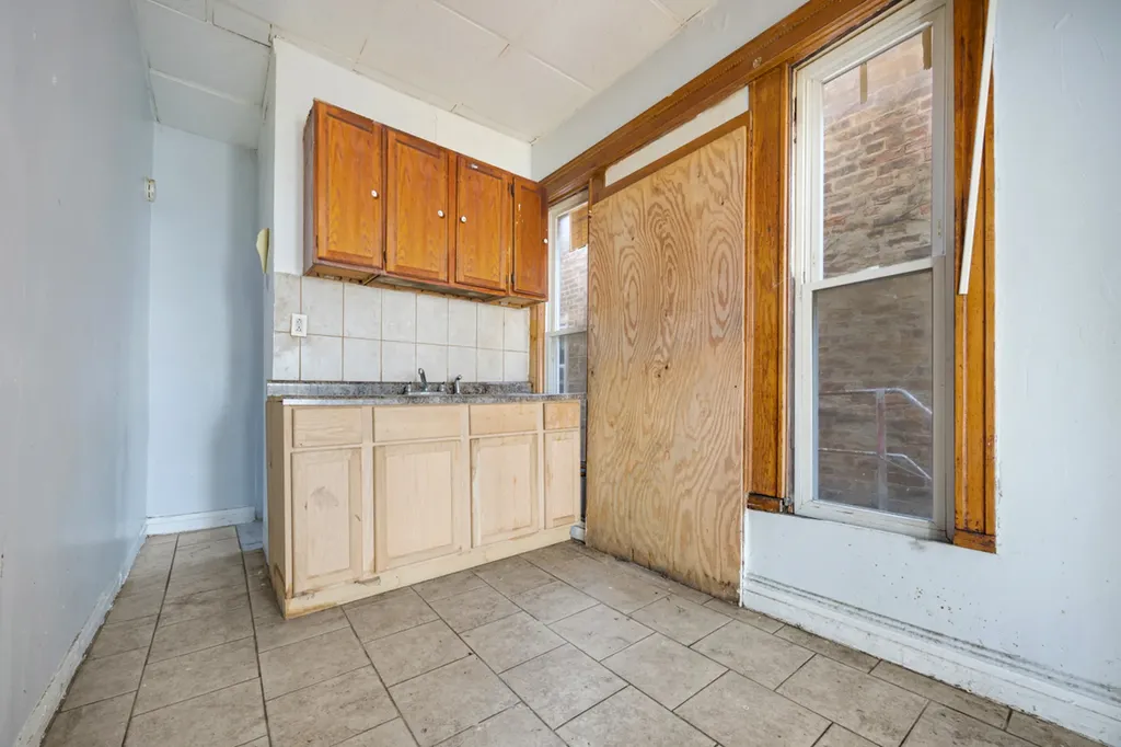 7241 South Yale Avenue Chicago IL 60621