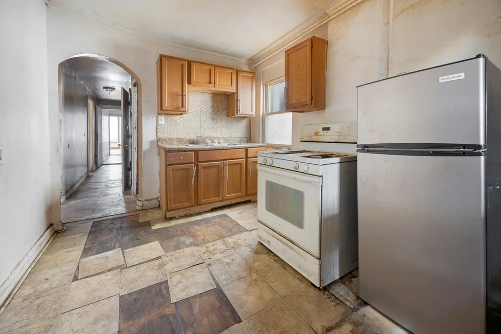 7241 South Yale Avenue Chicago IL 60621