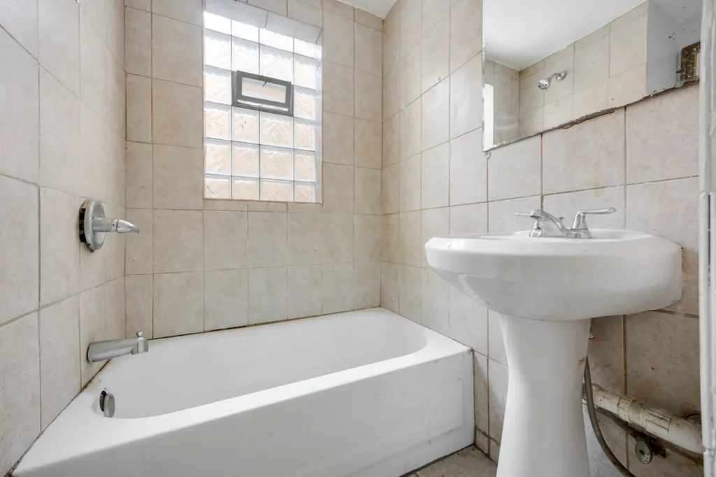 7241 South Yale Avenue Chicago IL 60621
