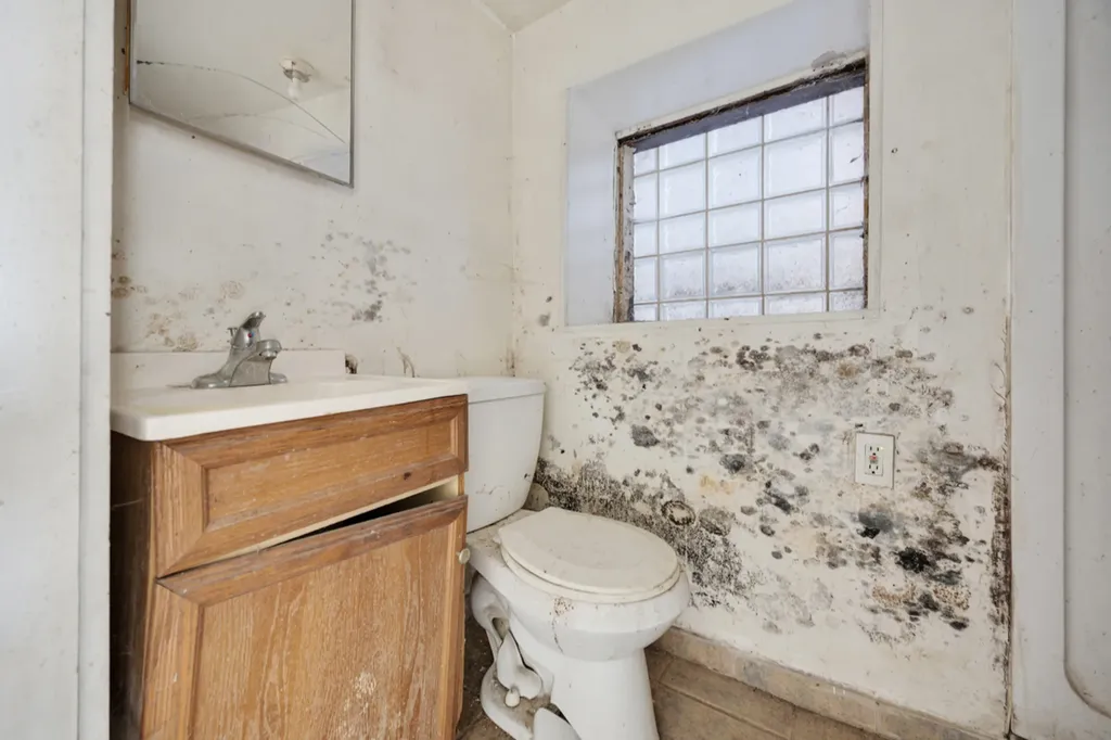 7241 South Yale Avenue Chicago IL 60621