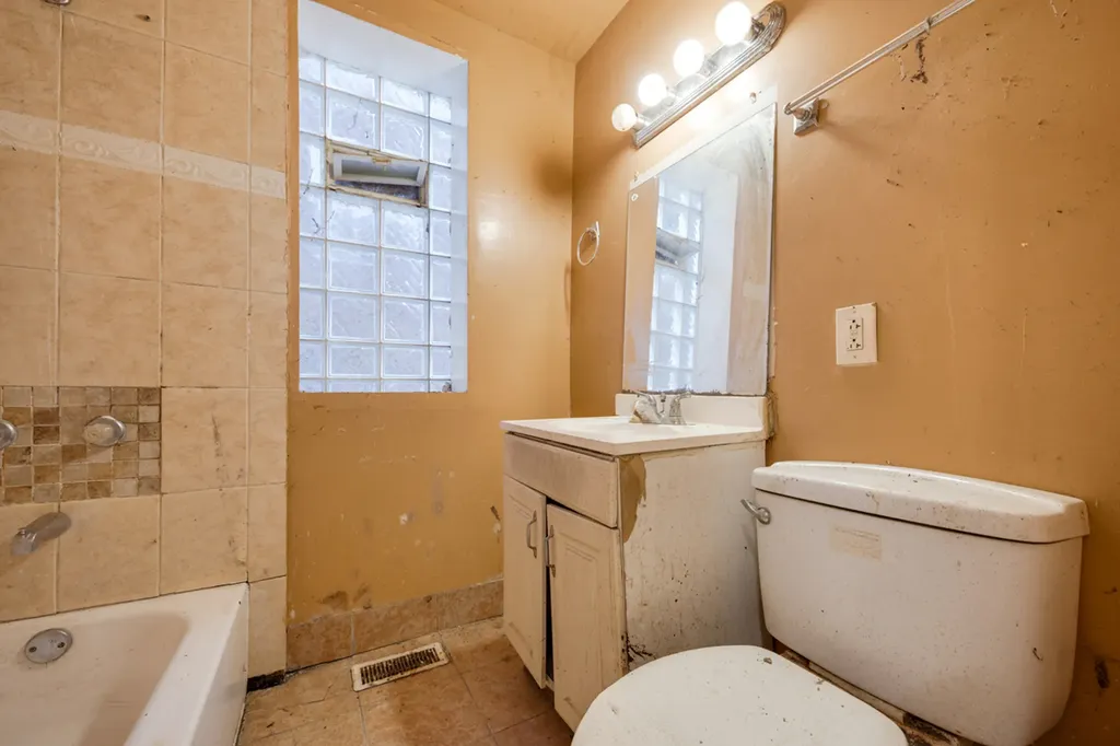7241 South Yale Avenue Chicago IL 60621