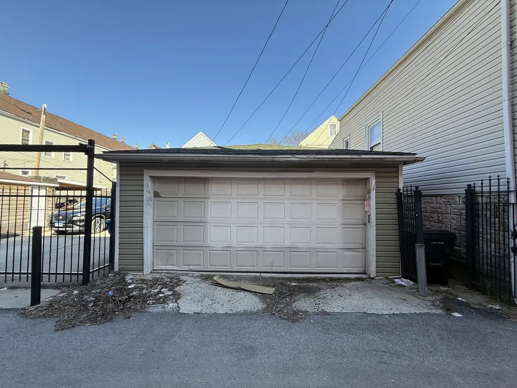 4630 South Honore Street Chicago IL 60609