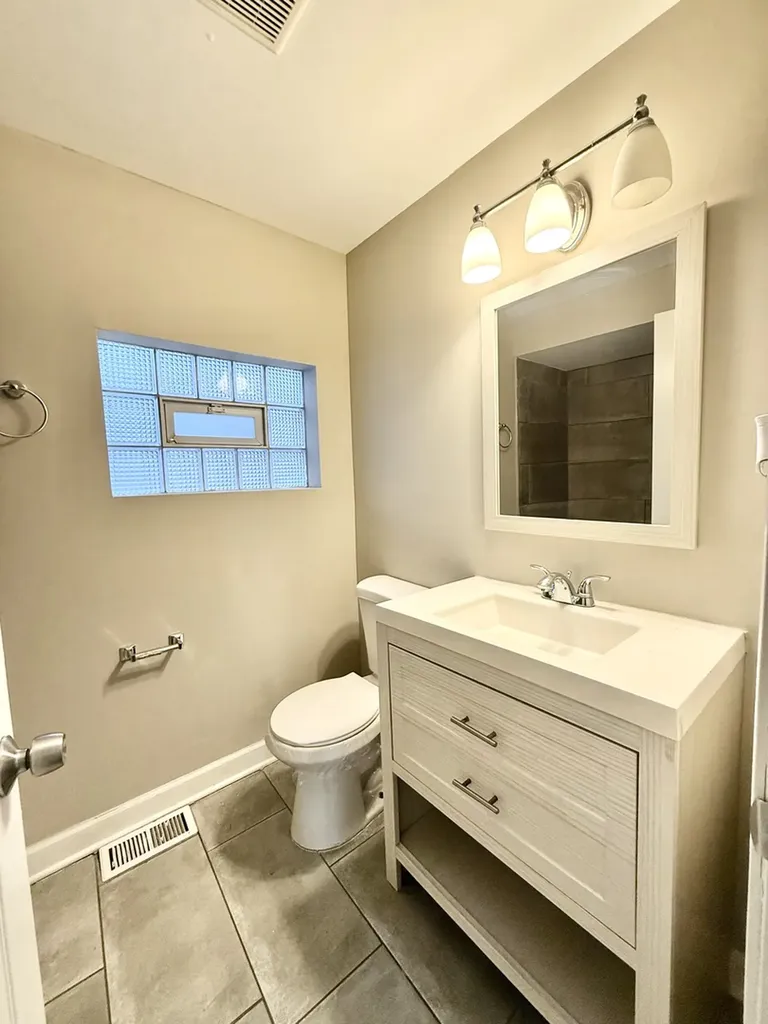 4630 South Honore Street Chicago IL 60609