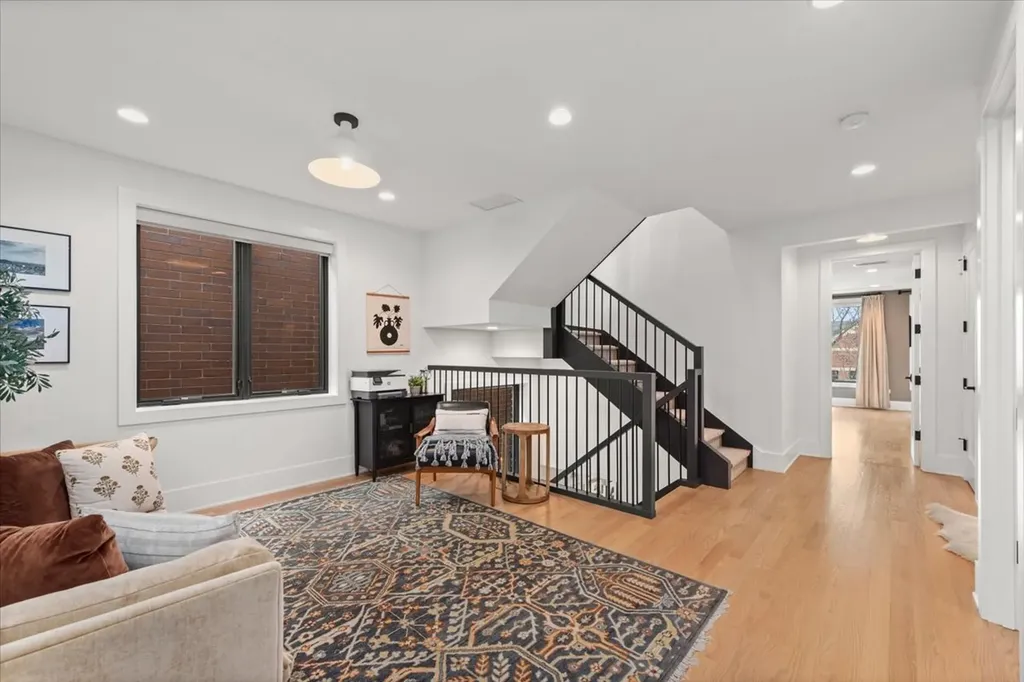 825 West Buckingham Place Chicago IL 60657
