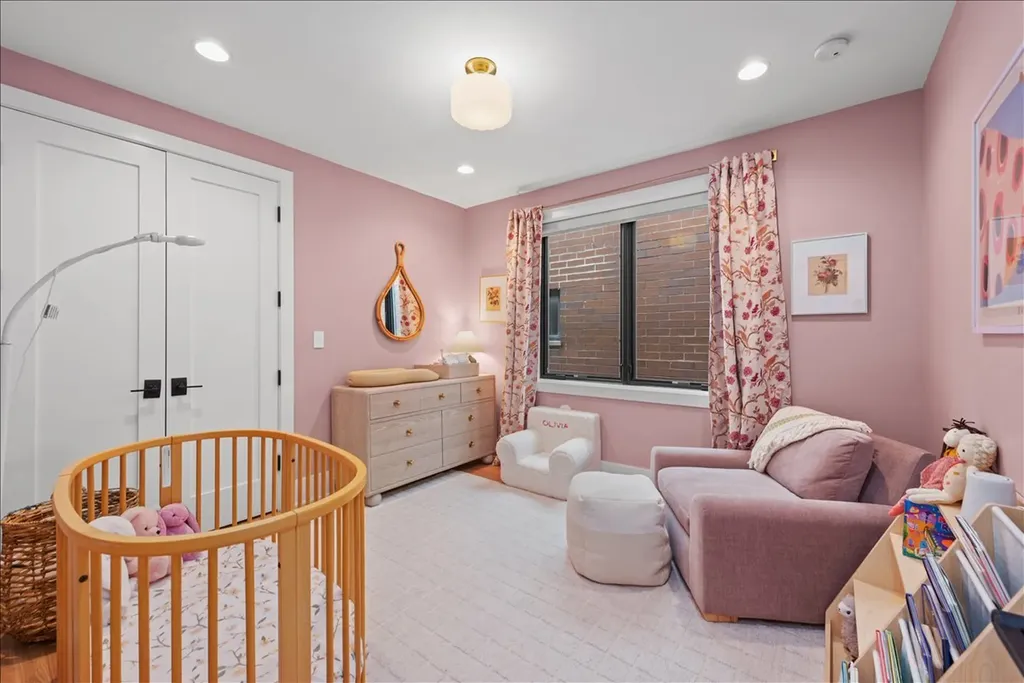 825 West Buckingham Place Chicago IL 60657