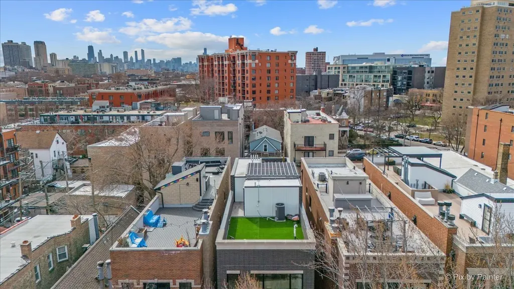 825 West Buckingham Place Chicago IL 60657