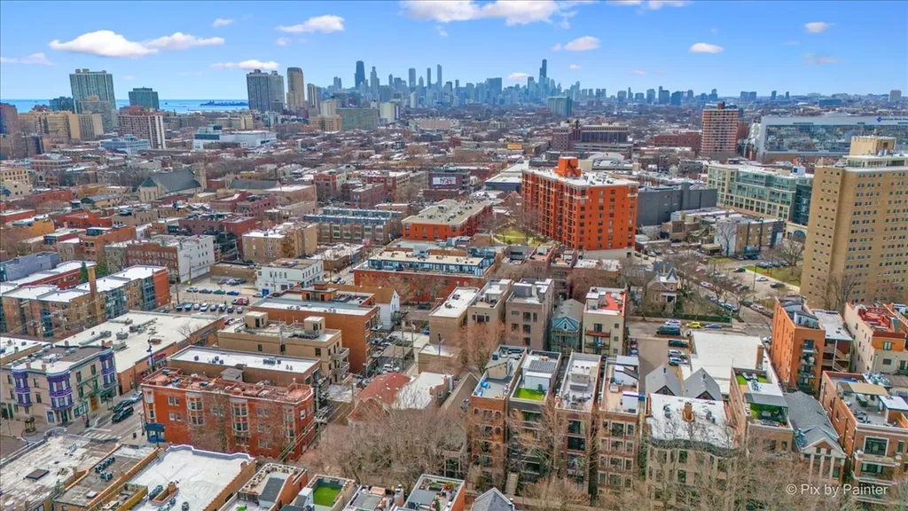 825 West Buckingham Place Chicago IL 60657