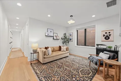 825 West Buckingham Place Chicago IL 60657