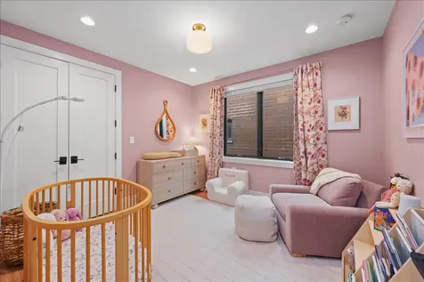 825 West Buckingham Place Chicago IL 60657