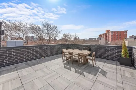 825 West Buckingham Place Chicago IL 60657