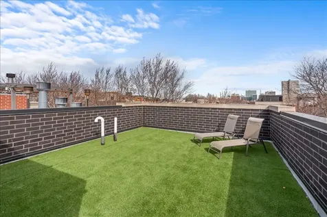 825 West Buckingham Place Chicago IL 60657