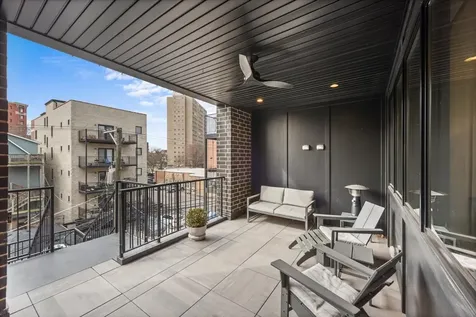 825 West Buckingham Place Chicago IL 60657