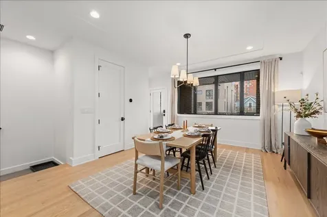 825 West Buckingham Place Chicago IL 60657