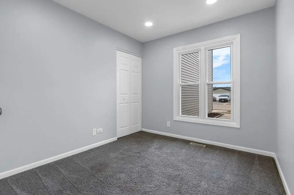 1295 Foxcroft Drive Aurora IL 60506