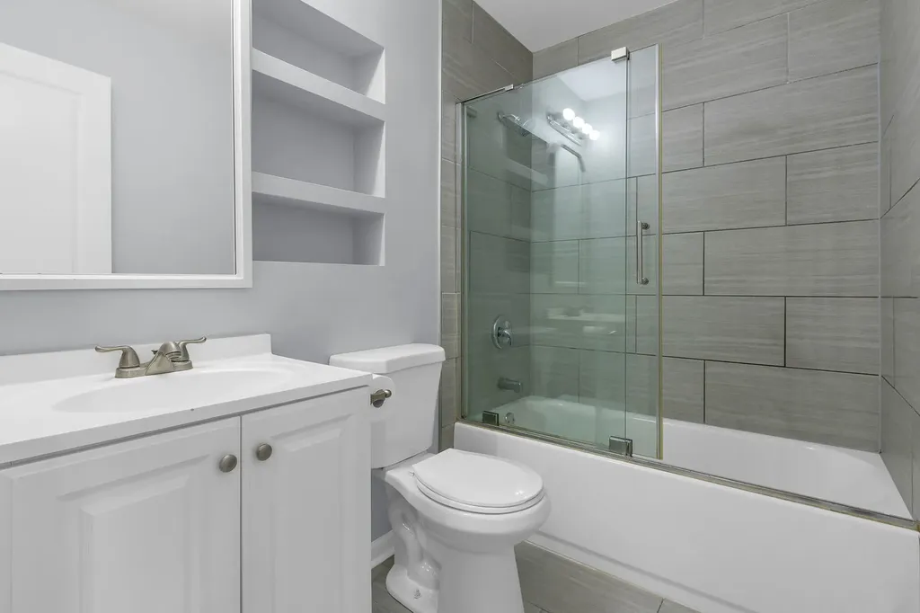 1295 Foxcroft Drive Aurora IL 60506