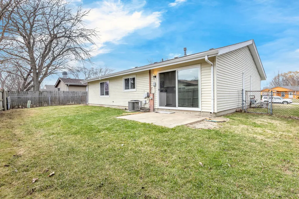 1295 Foxcroft Drive Aurora IL 60506