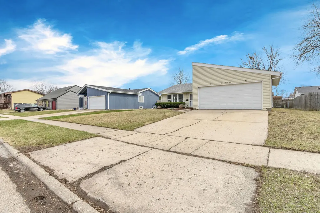 1295 Foxcroft Drive Aurora IL 60506