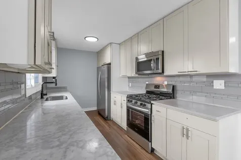 1295 Foxcroft Drive Aurora IL 60506