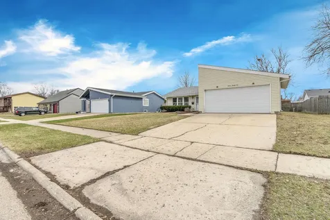 1295 Foxcroft Drive Aurora IL 60506