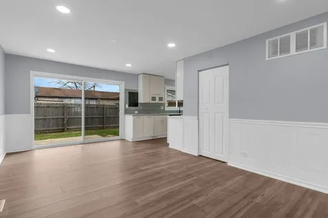 1295 Foxcroft Drive Aurora IL 60506