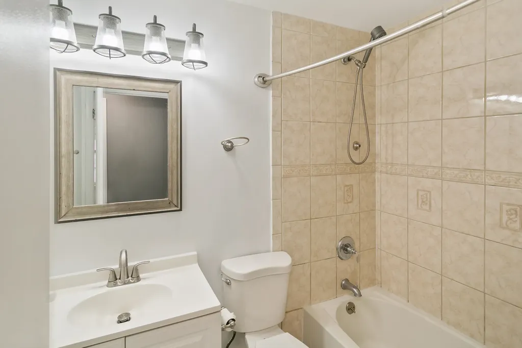 164 Galewood Drive Bolingbrook IL 60440