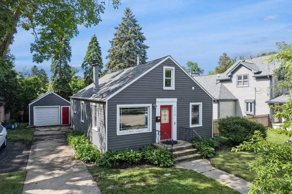 206 North Street East Dundee IL 60118