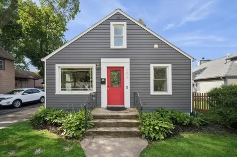 206 North Street East Dundee IL 60118