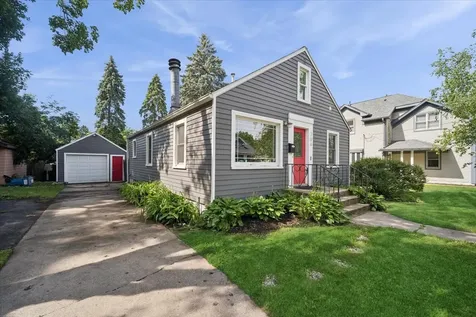 206 North Street East Dundee IL 60118