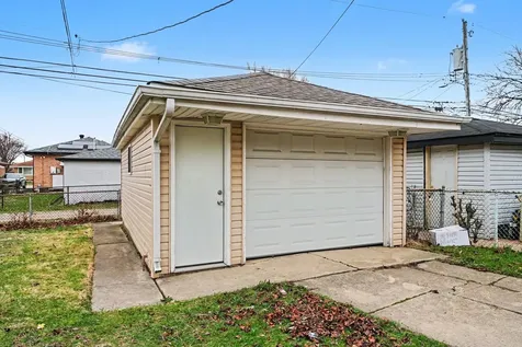 445 Luella Avenue Calumet City IL 60409