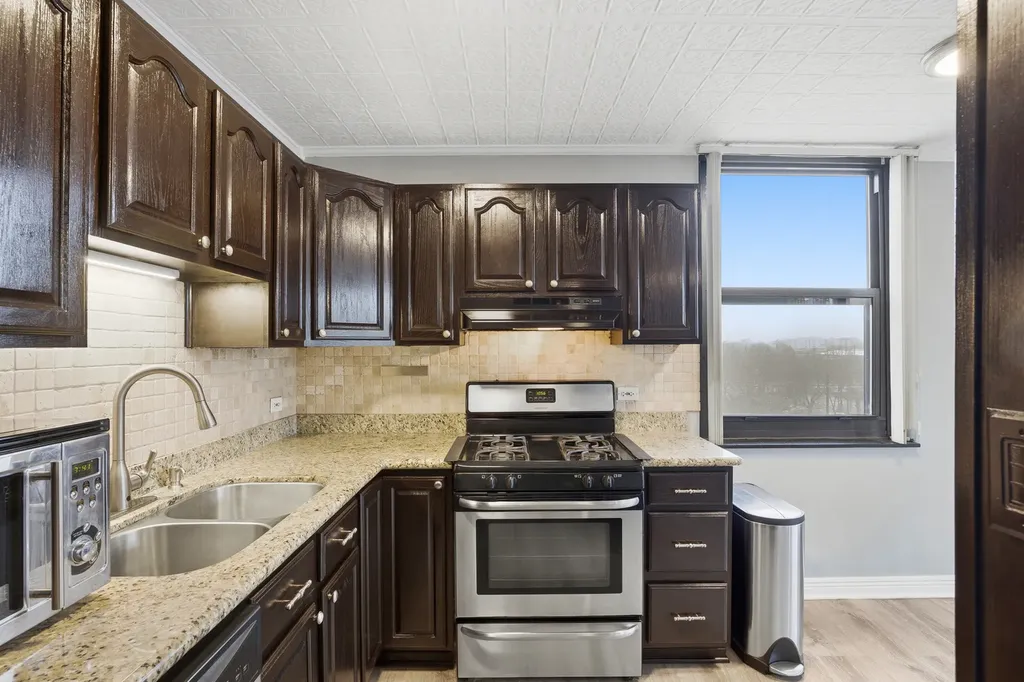 2605 South Indiana Avenue Chicago IL 60616