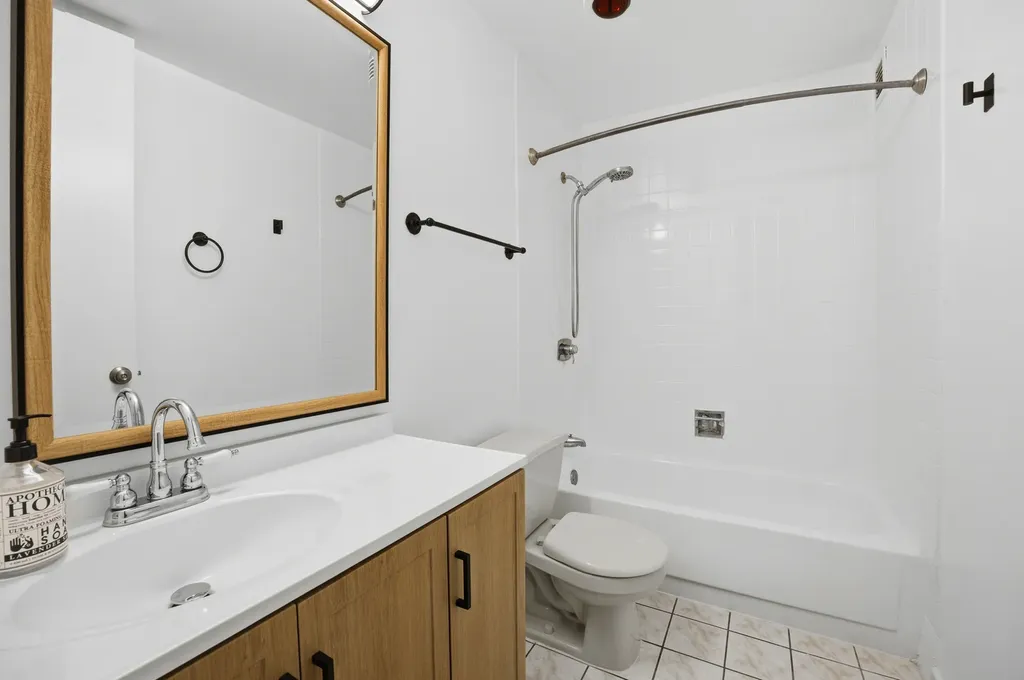 2605 South Indiana Avenue Chicago IL 60616